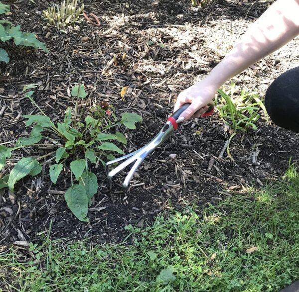 Radius Garden 10311 Ergonomic Aluminum Hand Cultivator, Red - Image 2